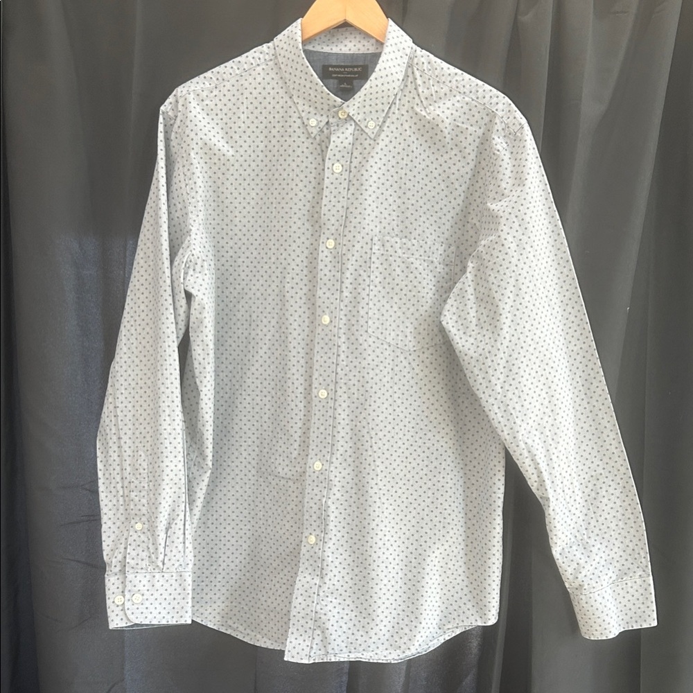 Banana Republic Men's White and Black Patterned Shirt